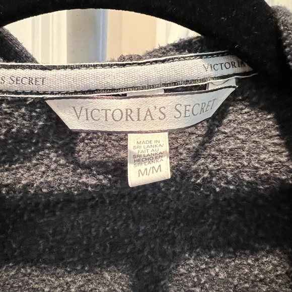 Victoria’s Secret NYC Fashion Show Sweater - Picture 6 of 7